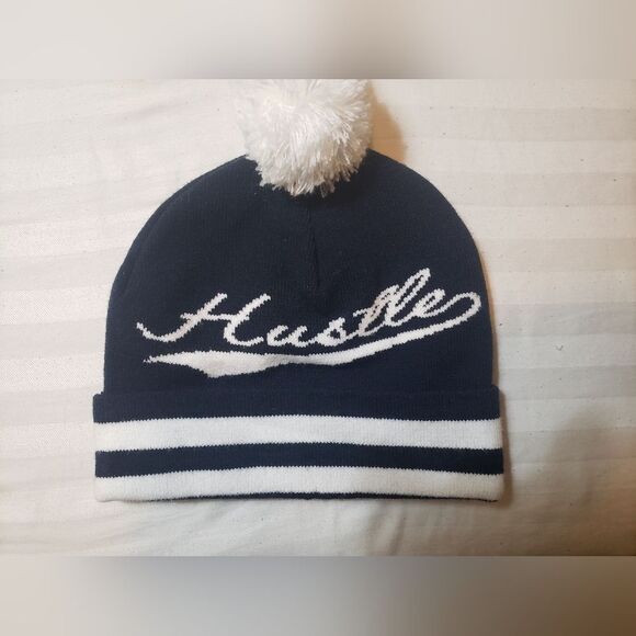 Hustle Winter Tuque - Picture 2 of 3